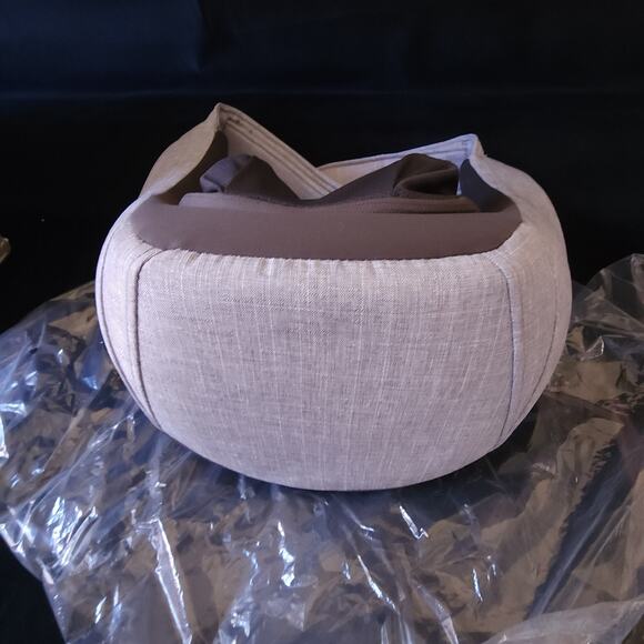 Sharper Image Realtouch Massage Wireless Neck and Back Shiatsu with Heat - Picture 12 of 13